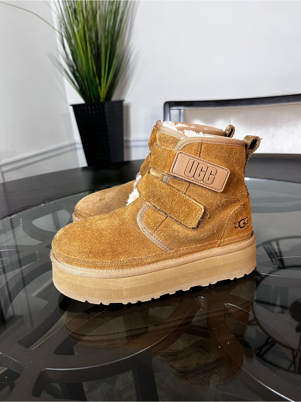 UGG Neumel Platform boots Chestnut Kids Sz 2